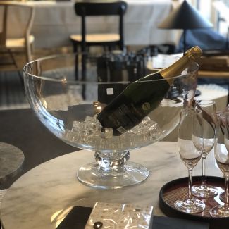 Charlotte Seau à champagne