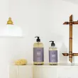 Image de deux bouteilles de savon liquide parfum Lavande Vivifiante mises en scène