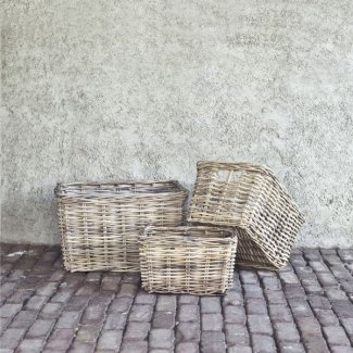 Rechthoekige mand van grijs rotan